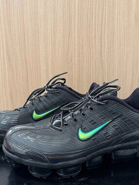 Nike Air VaporMax 360 – Men's Size 11 – Black / Iridescent Swoosh